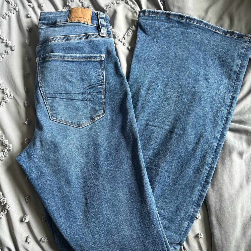 American Eagle high rise flare jeans

4 Regular